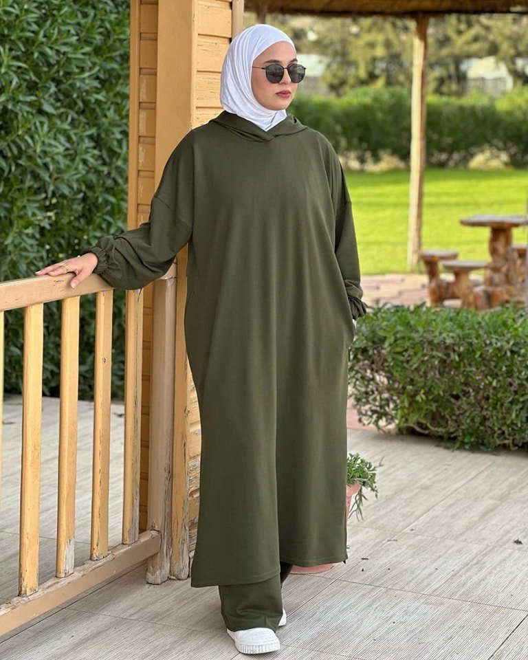 طقم نسائي عصري ومحتشم للمحجبات وغير المحجبات – أناقة عملية لكل يوم