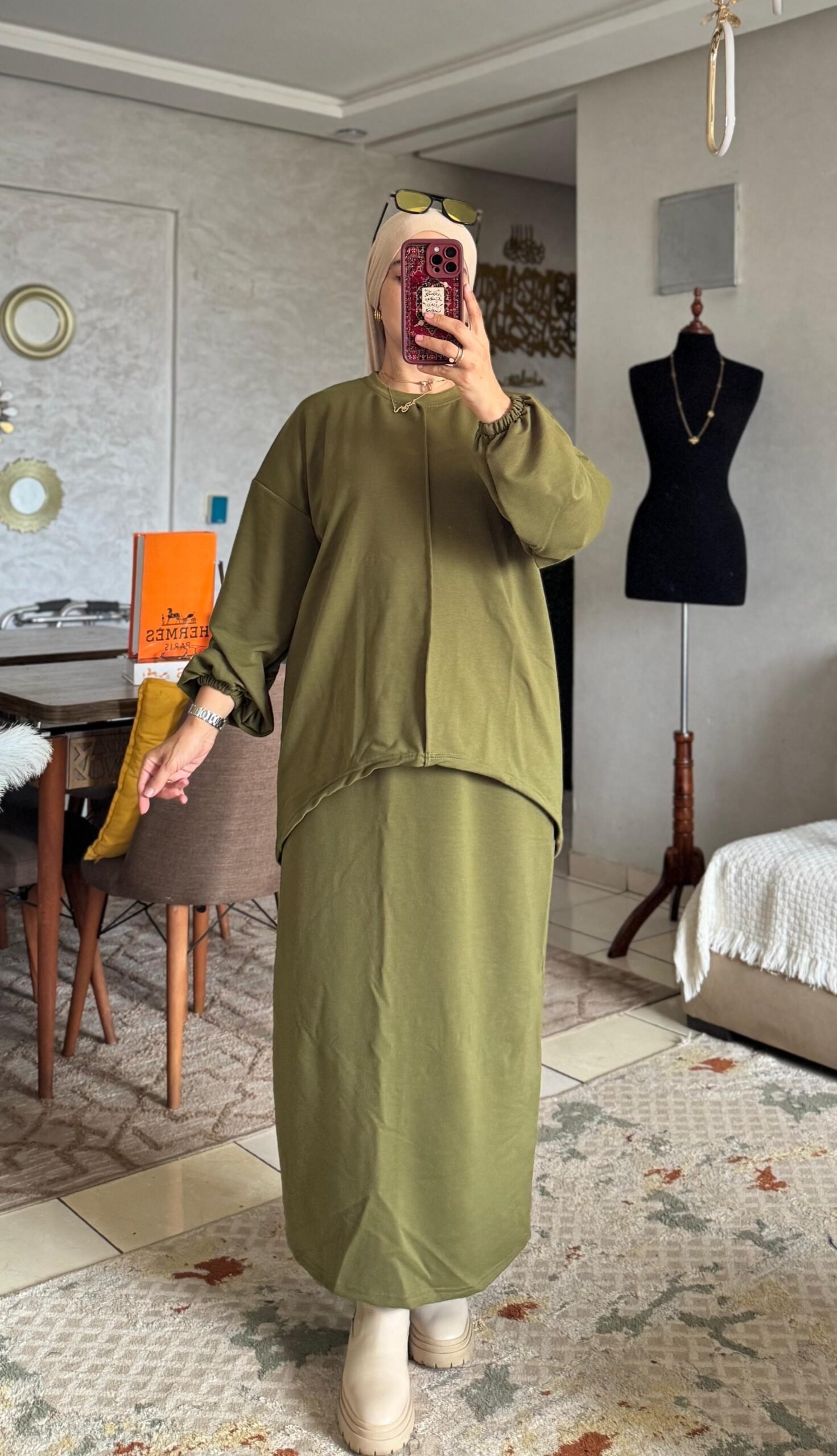 طقم نسائي عصري للمحجبات وغير المحجبات